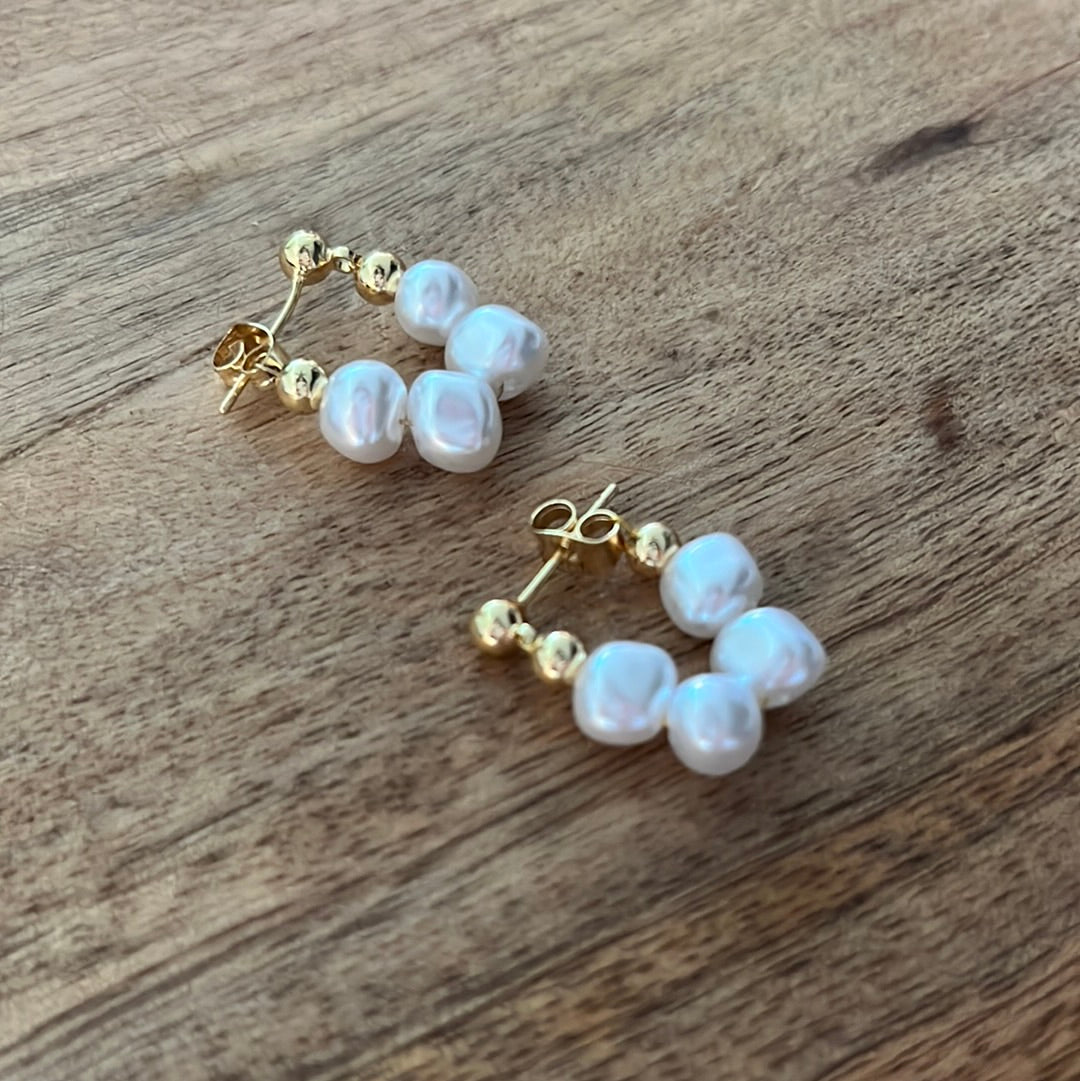 Small Pearls Earring